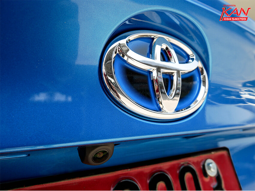 12 รีวิว Toyota C-HR ยนตกรรมแห่งอนาคต..