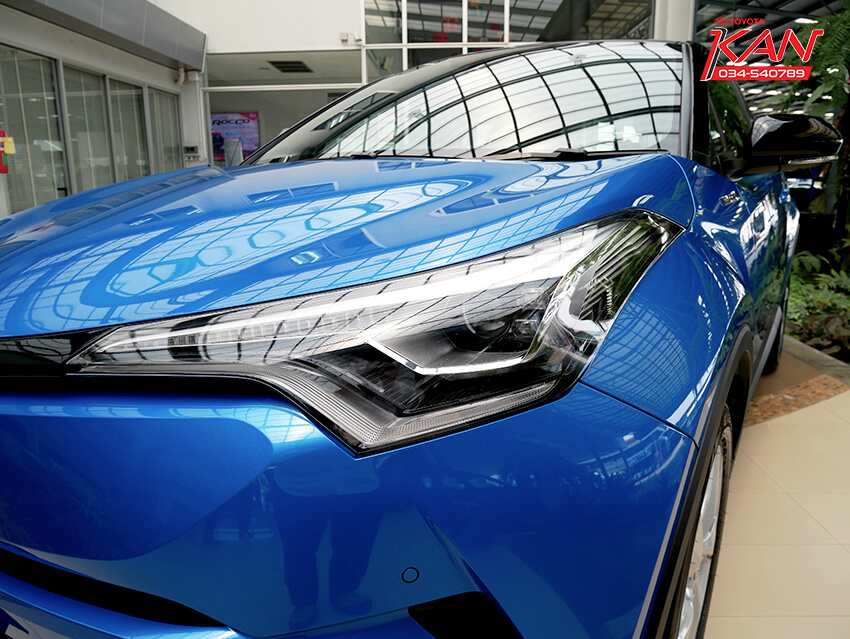 28 รีวิว Toyota C-HR ยนตกรรมแห่งอนาคต..