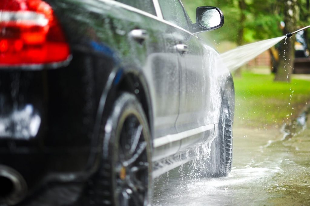 bigstock-Car-Washing-50189255-1-1024x682 ความเชื่อผิดๆ รีบเปลี่ยนทัศนคติใหม่เกี่ยวกับการล้างรถยนต์