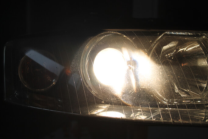 audiheadlightsappearance ไฟหน้าสีเหลืองกับสีขาว แบบไหนดีกว่ากัน?