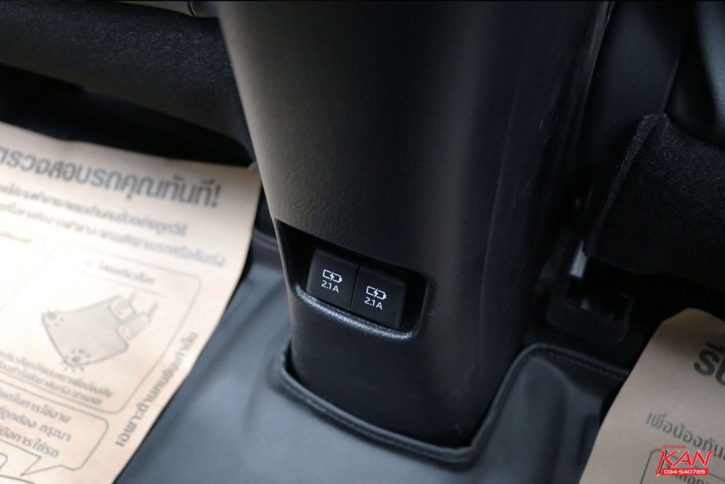 USB-port-back-1024x683 Review Yaris Ativ 2020 โดดเด่นทุกมุมมอง