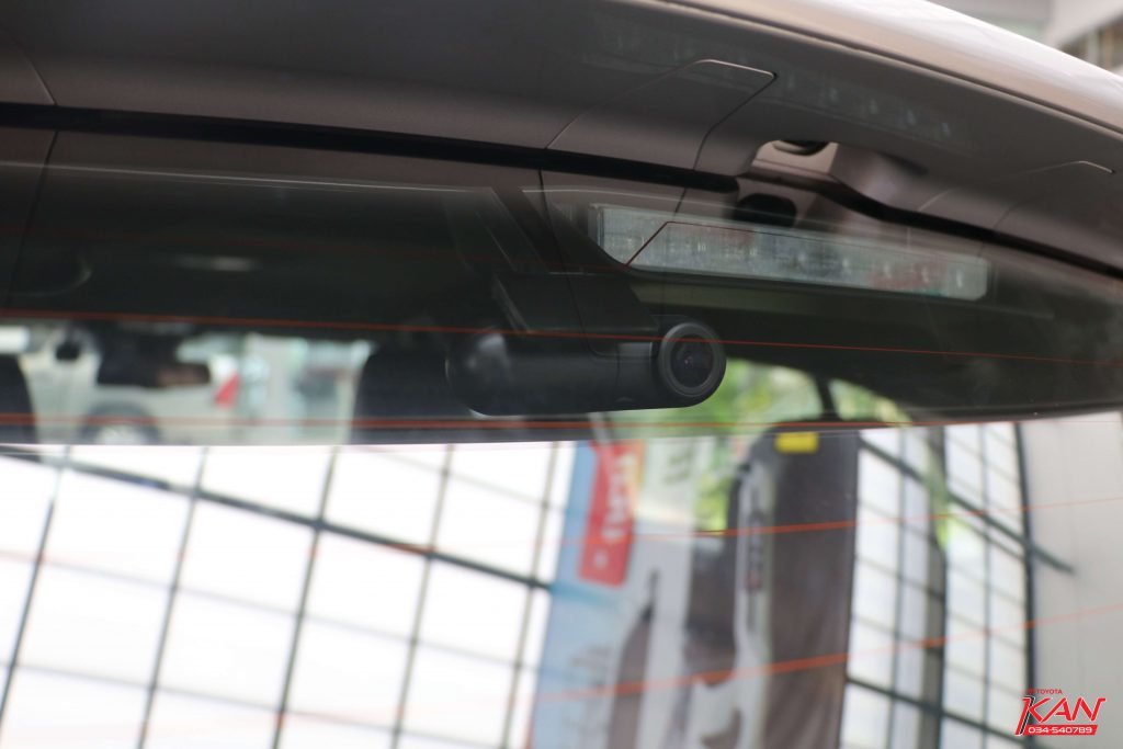 back-camera-1024x683 รีวิว New Yaris 2020 สปอร์ตจัดเต็ม