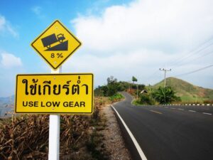 f5411dcead5c33f9dc38d3f6150976a8-300x225 เคล็ดลับขับขี่ทางไกล ให้ปลอดภัยทุกเส้นทาง