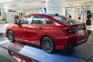 Toyota_Yaris_Ativ_HEV_GR_Exterior_4-1-300x200 รีวิว Toyota Yaris ATIV HEV GR Sport 