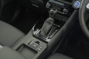 Toyota_Yaris_Ativ_HEV_Premium_Interior_30-2-300x200 รีวิว Toyota Yaris ATIV HEV 2025